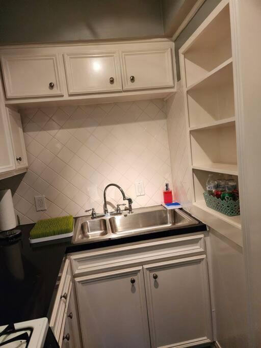 Blue Shark *W7* @ Montrose 1Br Private King Loft Apartment Хюстън Екстериор снимка