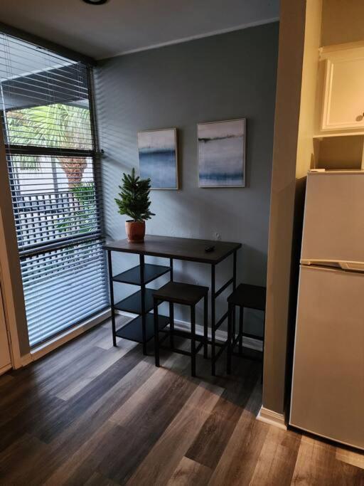 Blue Shark *W7* @ Montrose 1Br Private King Loft Apartment Хюстън Екстериор снимка