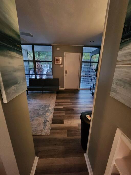 Blue Shark *W7* @ Montrose 1Br Private King Loft Apartment Хюстън Екстериор снимка